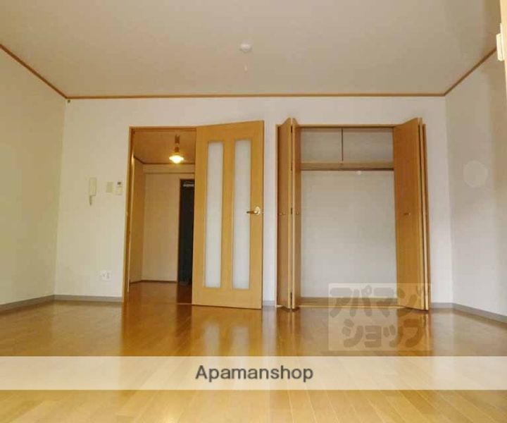 京都府京都市下京区中堂寺南町の賃貸マンションの居間