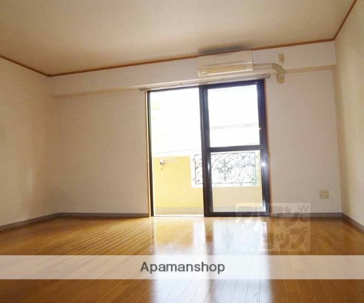 京都府京都市下京区中堂寺南町の賃貸マンションの居間