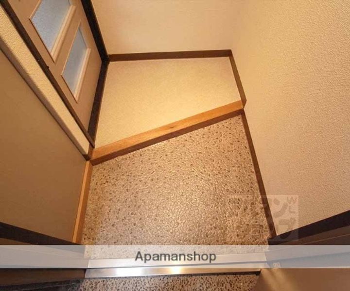 京都府京都市左京区松ケ崎堂ノ上町の賃貸マンションの玄関