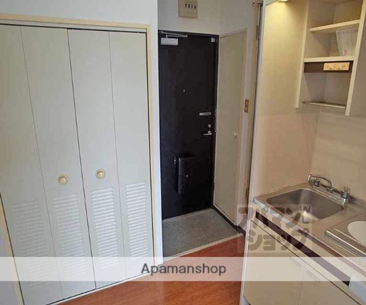 川端ハイツ210の玄関