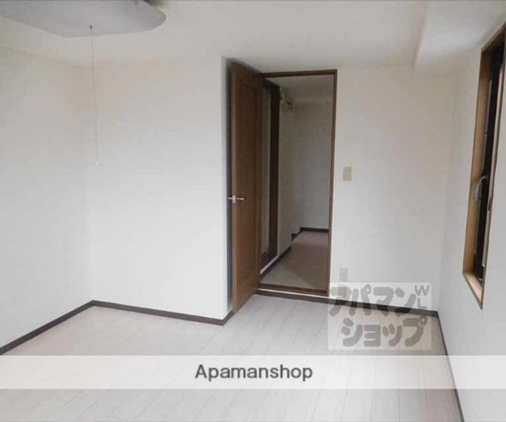 シャローム402の居間