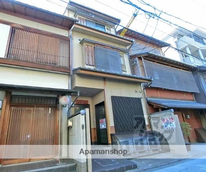 サンウィステリアかなげん301の外観