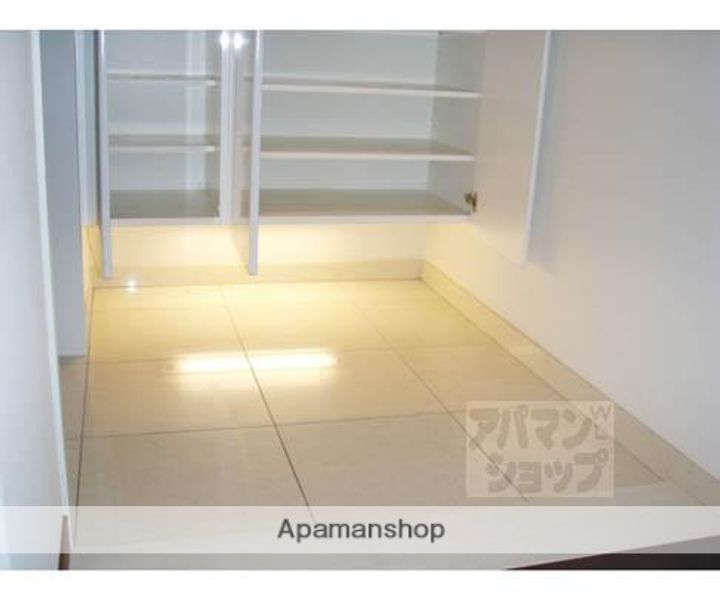 エルシア四条麩屋町202の玄関