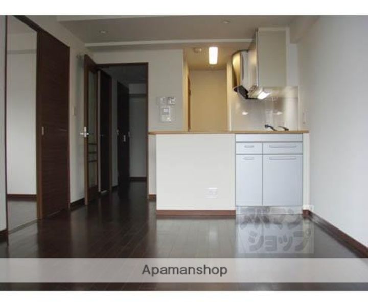 エルシア四条麩屋町202の居間