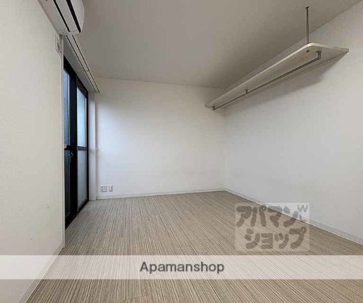 アークリード北野白梅町403の居間