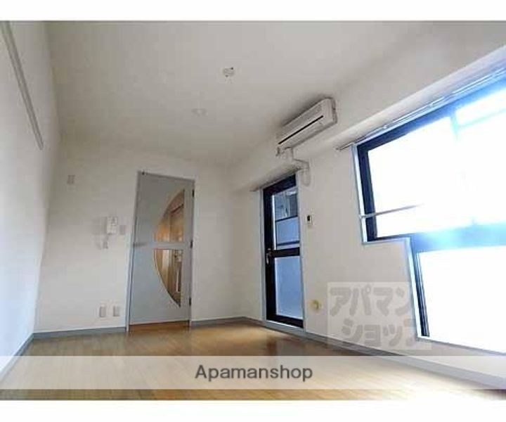 大晋メゾネ四条大宮715の居間