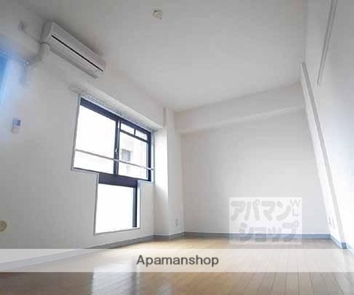 大晋メゾネ四条大宮715の居間