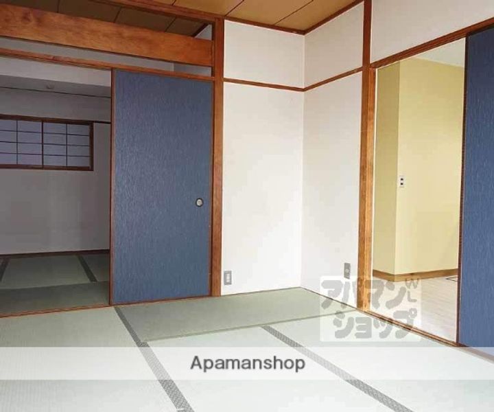 リエス西院の居間