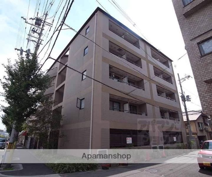 ドゥエル嵯峨の荘102の外観