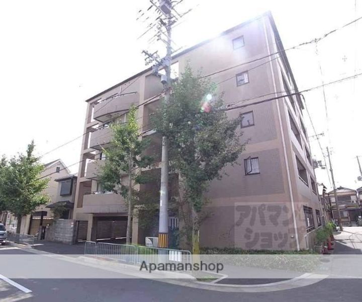 ドゥエル嵯峨の荘102の外観