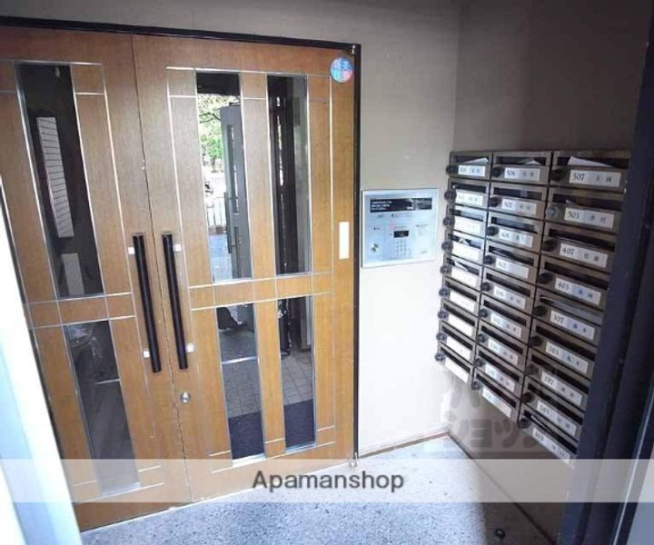 ドゥエル嵯峨の荘102の外観