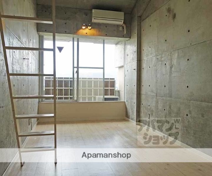 グランデ西京極304の居間