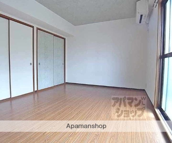 メゾンTMI201の居間