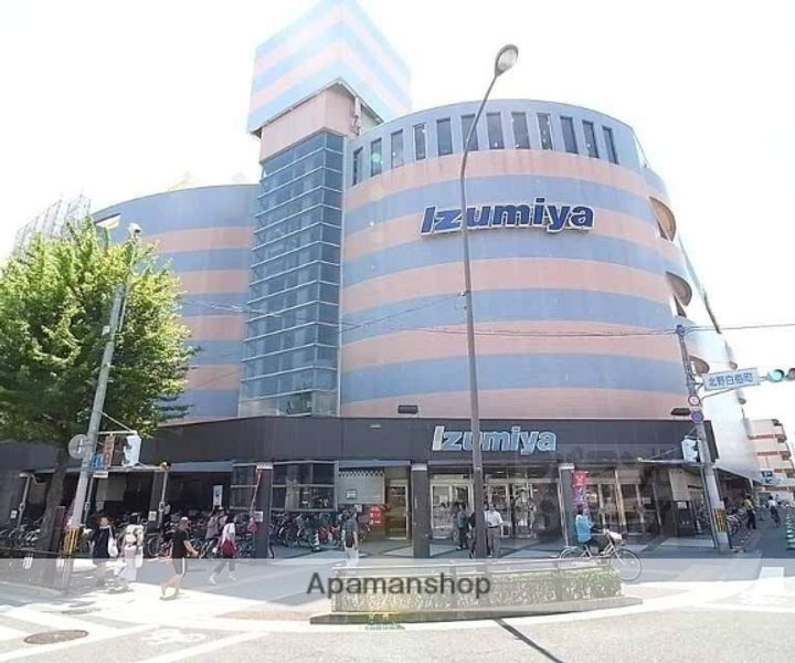 ラトゥールY・G205の周辺