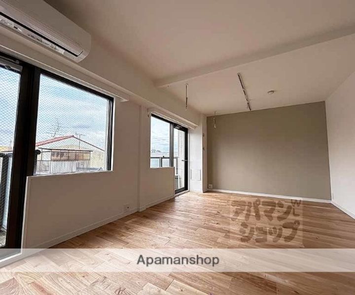 サンフローラ三条大宮403の居間