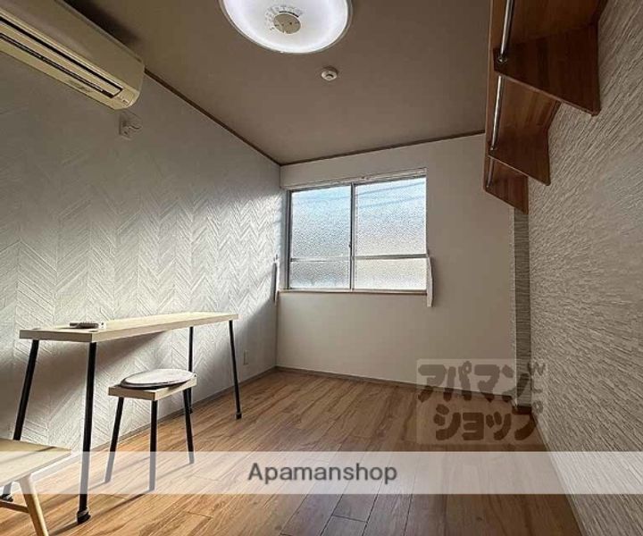 フラッツ帷子ノ辻301の居間