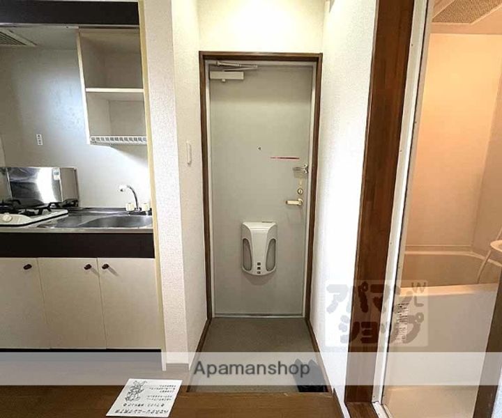 ウィズ山喜204の玄関