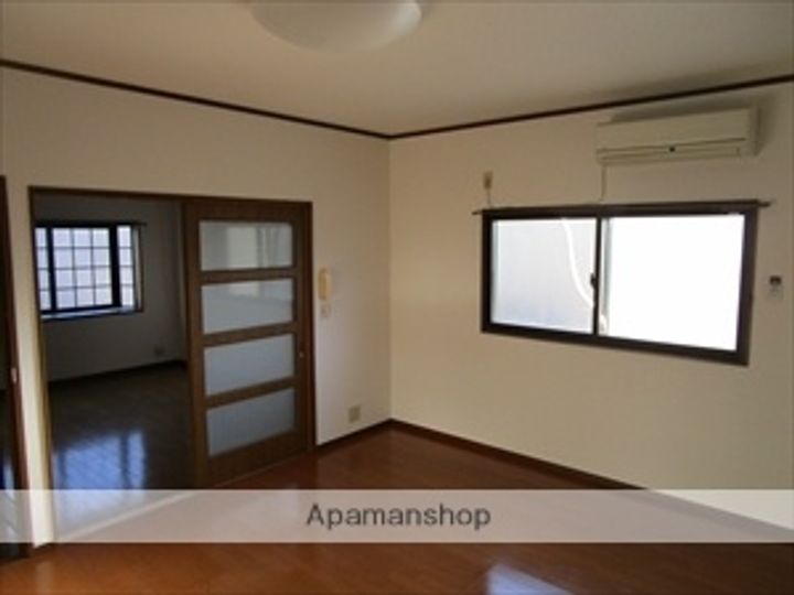 テラスハウス紫竹西南町201の居間