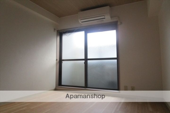 エントランスライフ金閣Gの居間