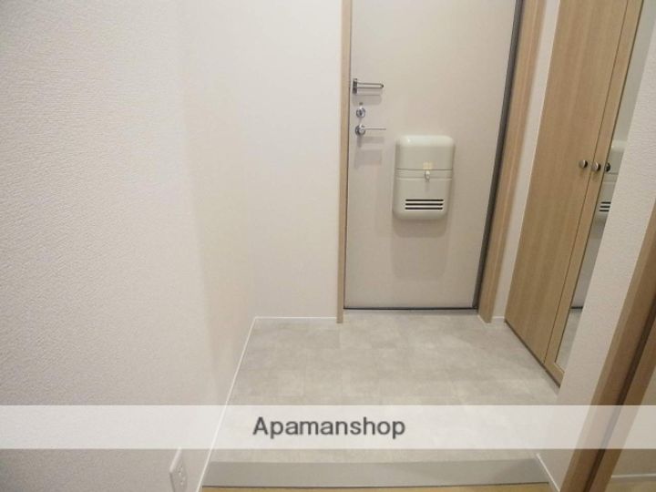 ラ・グレイス下鴨102の玄関