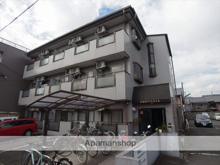 衣笠ホワイトハイム302の外観