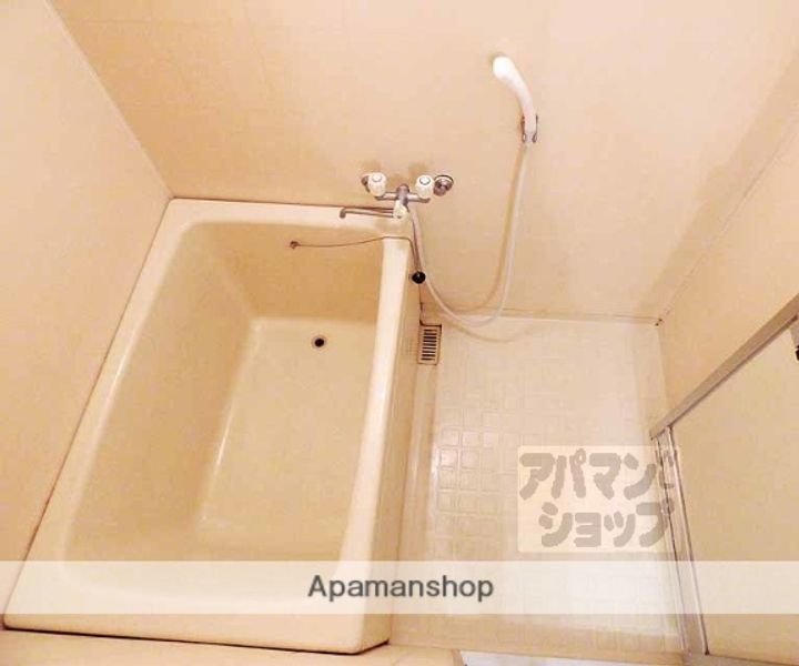 カステッロロッソ503の風呂