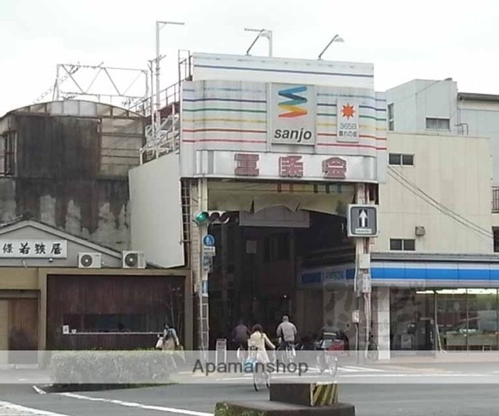 カステッロロッソ503の周辺