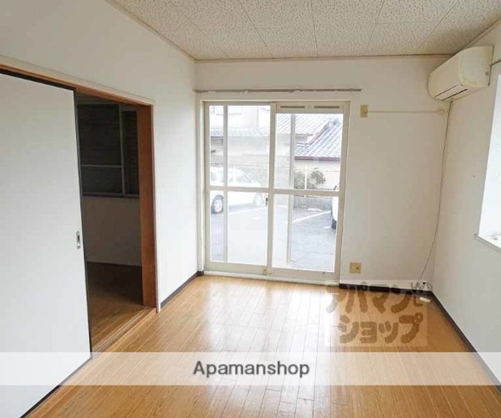 エクセレントさわらぎII102の居間