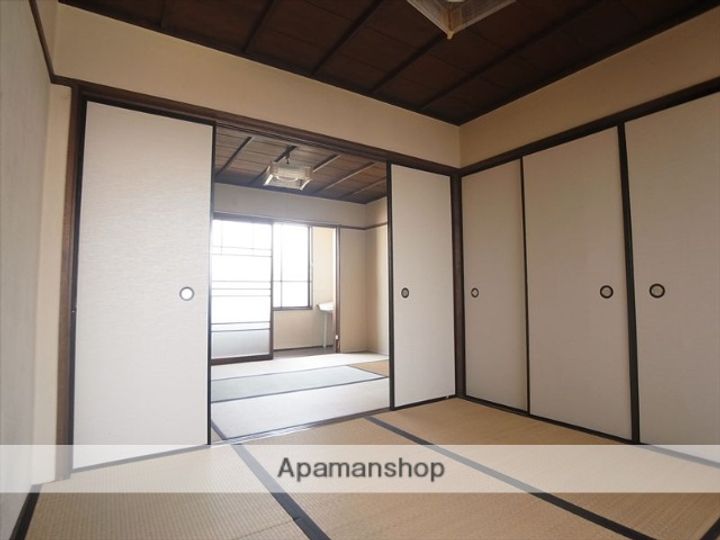 京都府京都市左京区北白川上別当町の賃貸アパートの居間