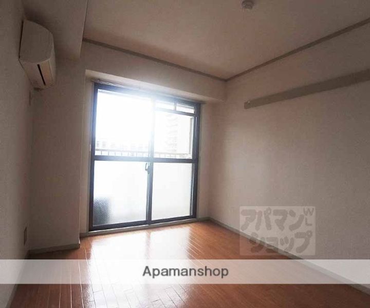 京都府京都市上京区東上善寺町の賃貸マンションの居間