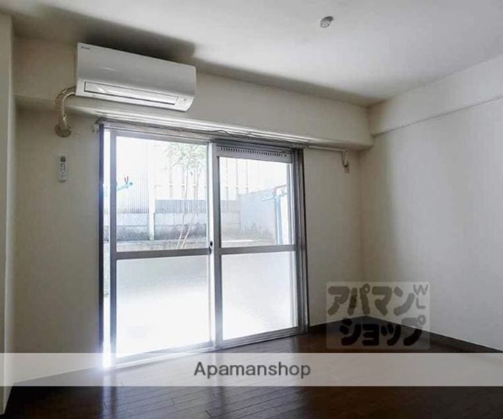 京都府京都市北区紫野西藤ノ森町の賃貸マンションの居間