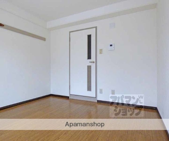 ファミリエ北白川105の居間