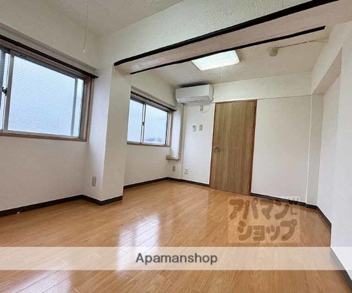 上賀茂松柏の内装