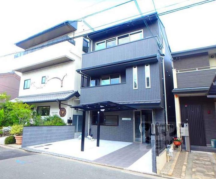 JUNE御所西102の外観