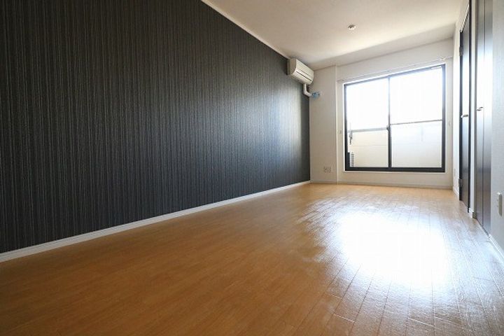 メゾン上七軒103の居間