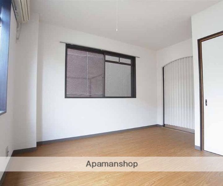 メゾンユーコーク301の居間