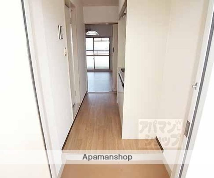 リバティハイツ201の玄関