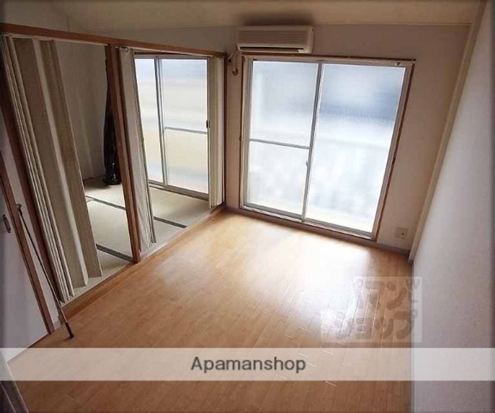 ヴィラ墨染203の居間