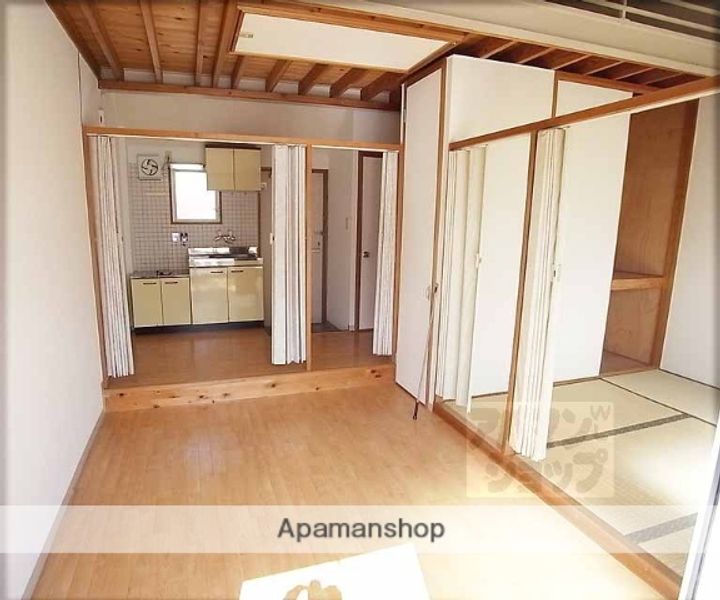 ヴィラ墨染203の居間