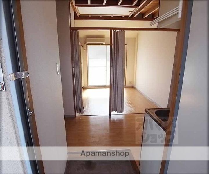 ヴィラ墨染203の玄関