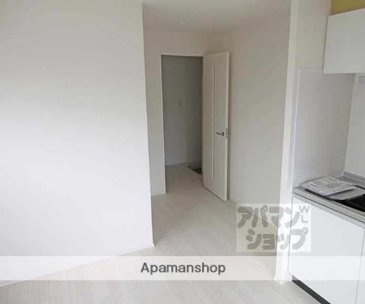 ハーモニーテラス深草坊町102の居間