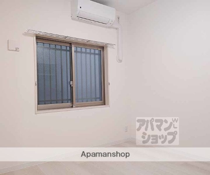 PLUM OWL IIの居間