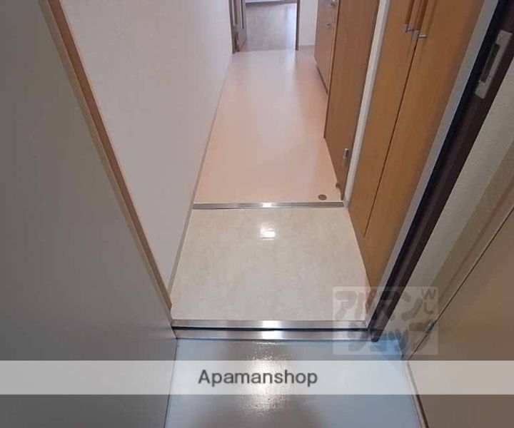 メゾン・カミングの玄関