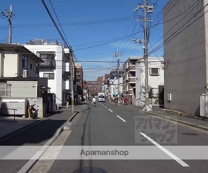 メゾン・カミングの周辺