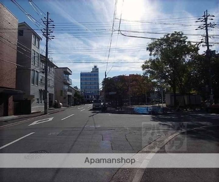 メゾン・カミングの周辺