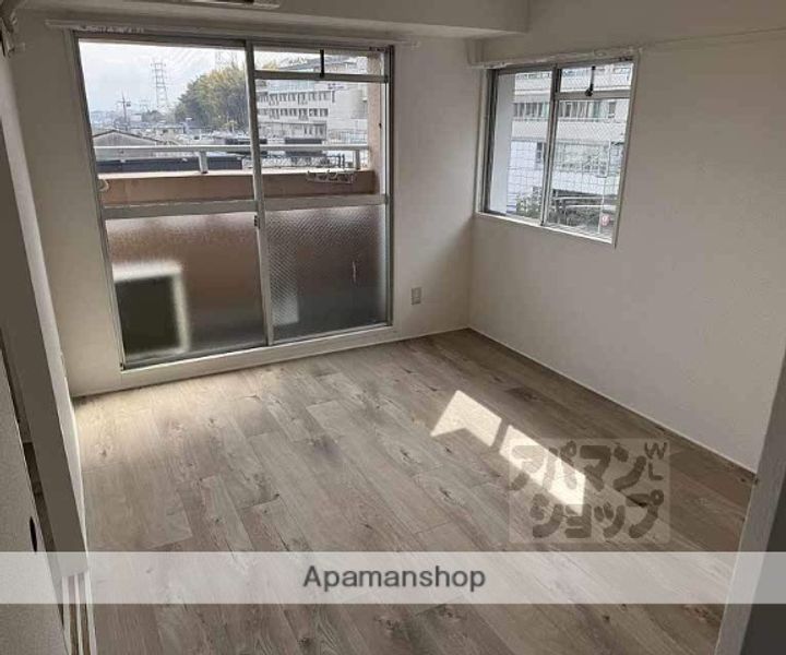 リノステイ京都沓掛401の居間