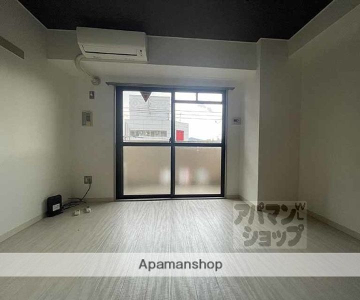 ウエストグランアベニュー六角405の居間