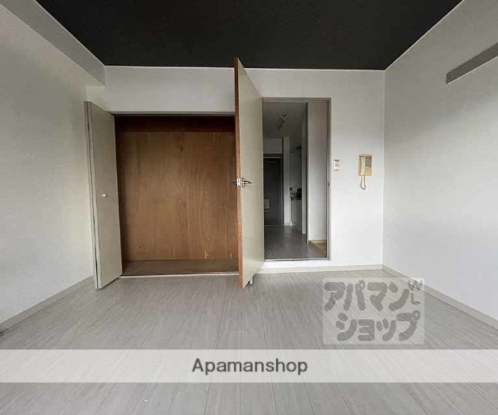 ウエストグランアベニュー六角405の居間