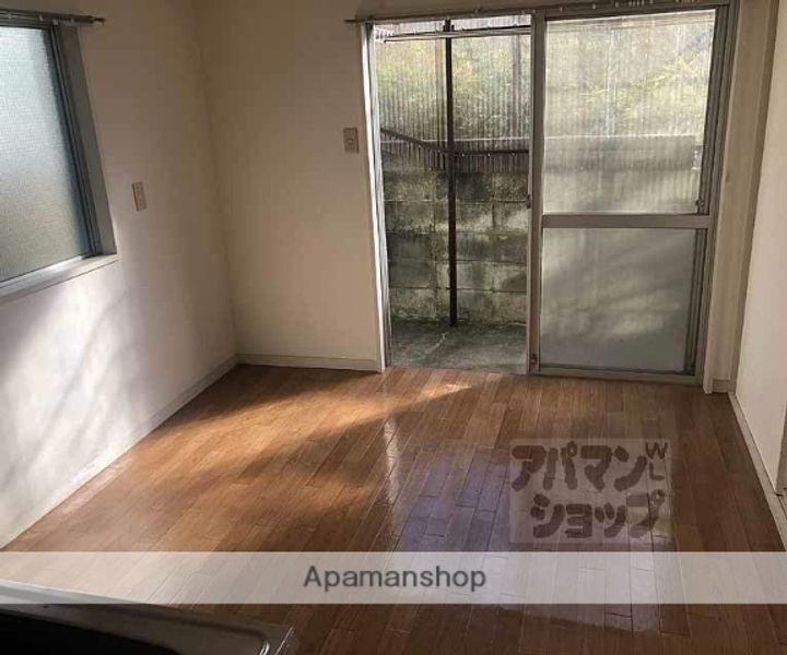 ブレイズ村本の居間