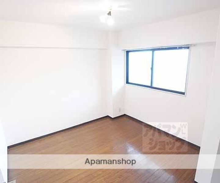 ノイシュロス御室南303の居間